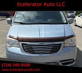 Used 2013 Chrysler Town & Country Touring image 1