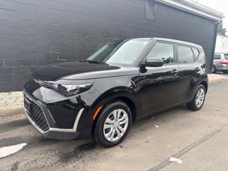Used 2025 Kia Soul LX image 1