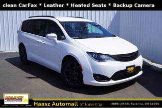 Used 2018 Chrysler Pacifica Touring-L w/ Premium Audio Group image 1