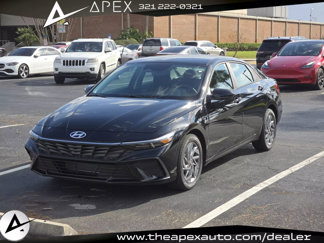 Used 2024 Hyundai Elantra SEL image 1