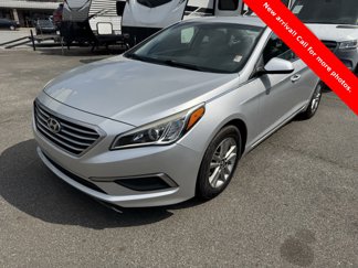 Used 2017 Hyundai Sonata SE image 1