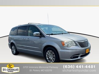 Used 2013 Chrysler Town & Country Touring-L w/ Driver Convenience Group image 1