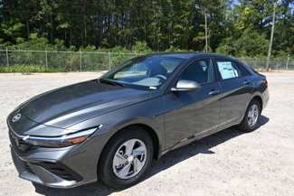 New 2025 Hyundai Elantra SE image 1