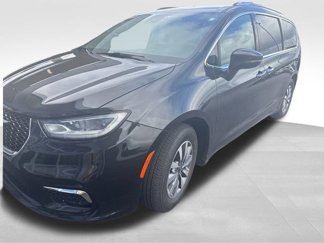 Used 2021 Chrysler Pacifica Touring-L video 3