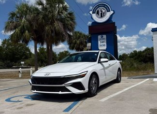 Used 2024 Hyundai Elantra Blue image 1