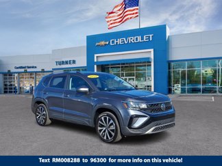 Used 2024 Volkswagen Taos SE image 1