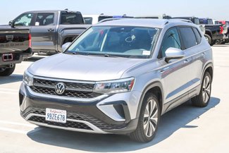 Certified 2022 Volkswagen Taos SE image 1