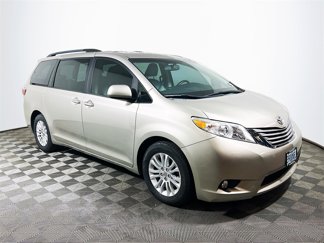 Used 2015 Toyota Sienna XLE image 1