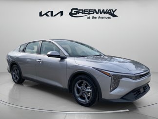 New 2025 Kia K4 LXS image 1