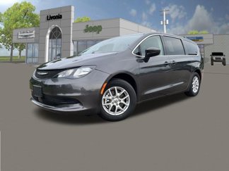 Used 2023 Chrysler Voyager LX image 1