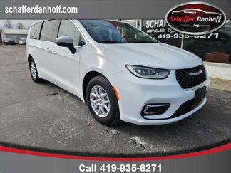 Used 2023 Chrysler Pacifica Touring-L image 1