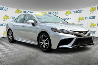 Used 2023 Toyota Camry SE image 1