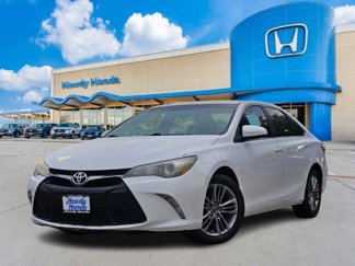Used 2015 Toyota Camry SE image 1