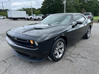 Used 2019 Dodge Challenger SXT image 1