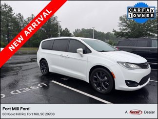 Used 2019 Chrysler Pacifica Touring-L Plus w/ S Appearance Package image 1