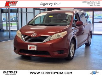 Used 2013 Toyota Sienna LE image 1