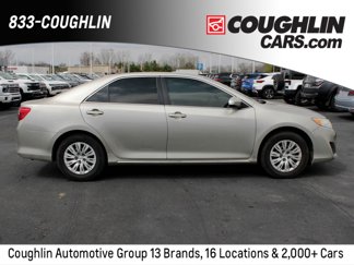 Used 2014 Toyota Camry LE image 1