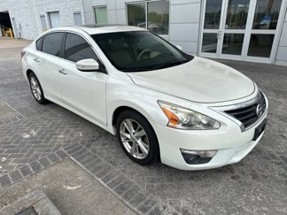 Used 2013 Nissan Altima 2.5 SL w/ Technology Pkg image 1