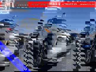 Used 2023 Nissan Rogue SV image 1