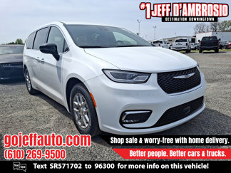 New 2025 Chrysler Pacifica Select image 1