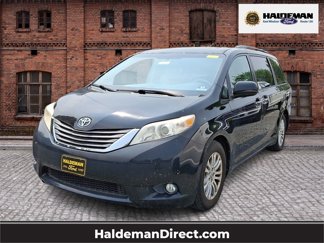 Used 2013 Toyota Sienna XLE image 1