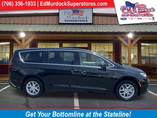 Used 2023 Chrysler Pacifica Touring-L image 1