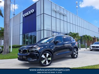 Used 2019 Volvo XC40 T5 Momentum image 1