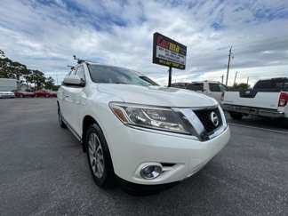 Used 2015 Nissan Pathfinder SV image 1