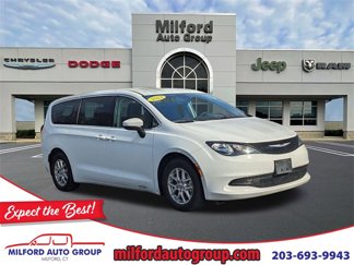 Certified 2023 Chrysler Voyager LX image 1