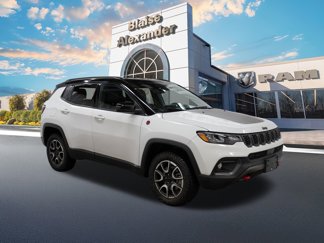 Used 2024 Jeep Compass Trailhawk image 1