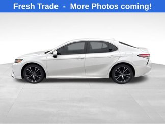 Used 2020 Toyota Camry SE image 1
