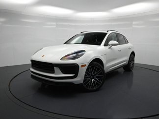 Certified 2025 Porsche Macan image 1