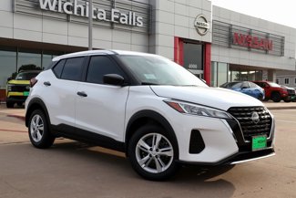 New 2025 Nissan Kicks Play S image 1