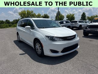 Used 2017 Chrysler Pacifica Touring-L image 1