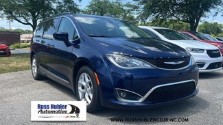 Used 2017 Chrysler Pacifica Touring-L w/ Tire & Wheel Group image 1