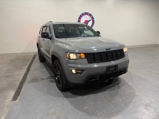 Used 2020 Jeep Grand Cherokee Laredo image 1
