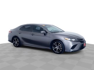 Used 2019 Toyota Camry LE image 1