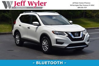 Used 2017 Nissan Rogue SV image 1