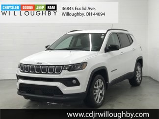 Used 2022 Jeep Compass Latitude image 1