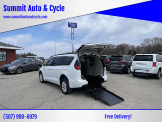 Used 2022 Chrysler Pacifica Touring-L image 1