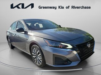 Used 2024 Nissan Altima 2.5 SV image 1