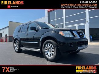 Used 2011 Nissan Pathfinder LE image 1