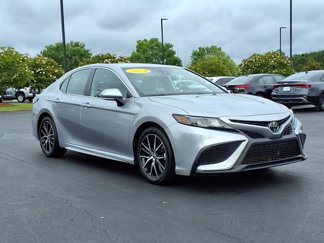 Used 2023 Toyota Camry SE image 1