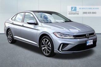 New 2025 Volkswagen Jetta SE image 1