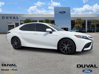 Used 2022 Toyota Camry SE image 1