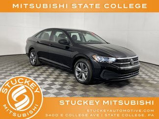 Used 2024 Volkswagen Jetta SE image 1