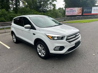 Used 2019 Ford Escape SE image 1