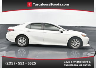 Used 2018 Toyota Camry LE image 1