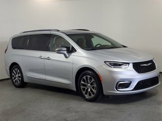 Used 2024 Chrysler Pacifica Pinnacle image 1