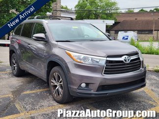 Used 2016 Toyota Highlander XLE image 1